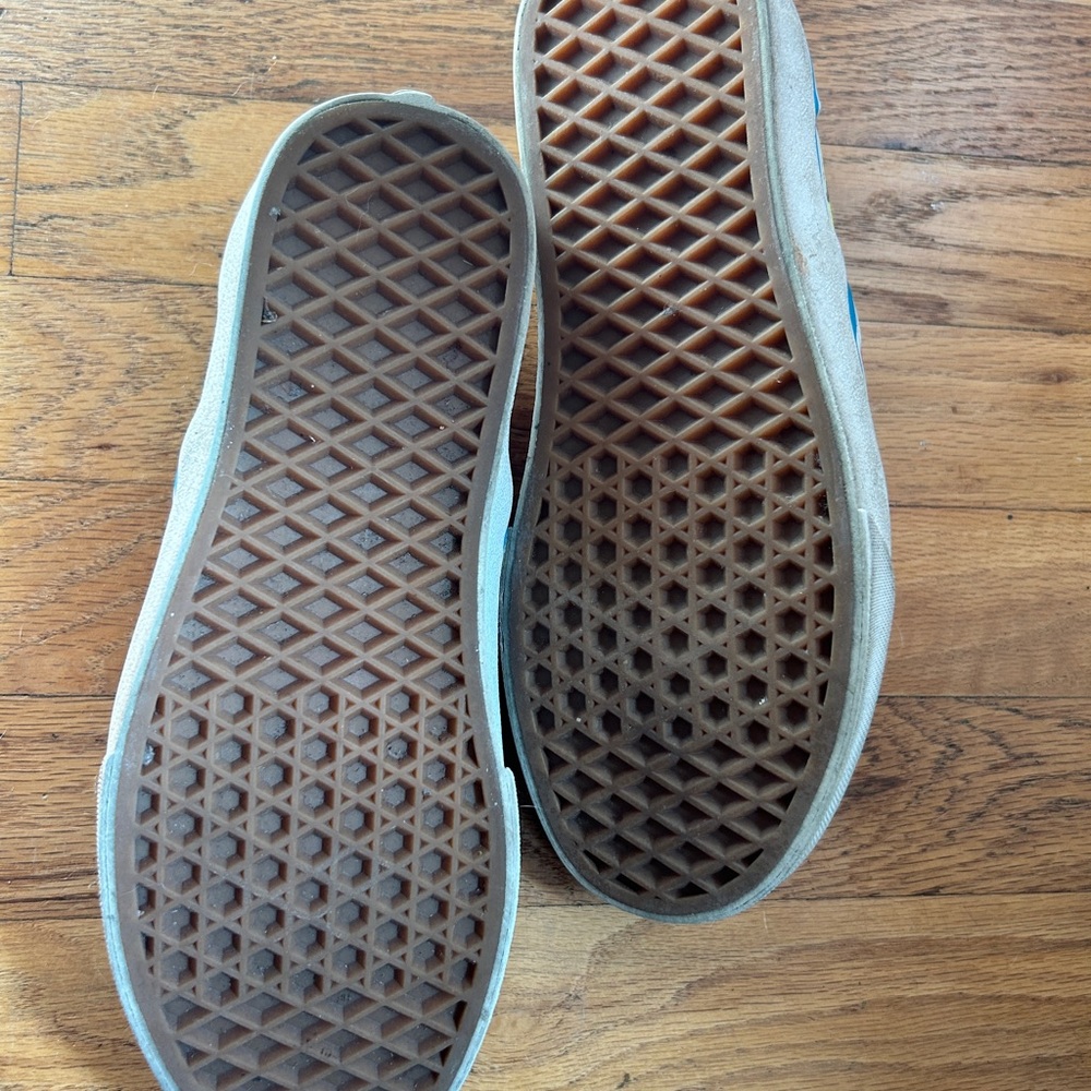 Where’s Waldo vans slip ons - Picture 3 of 7